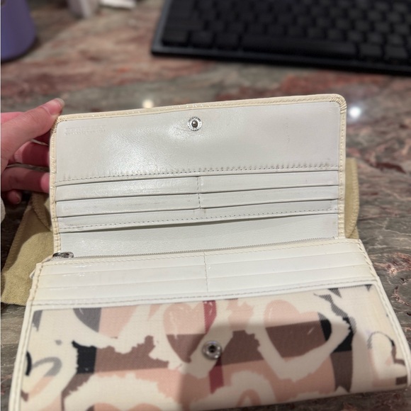 Burberry Heart Print Wallet - Picture 3 of 5